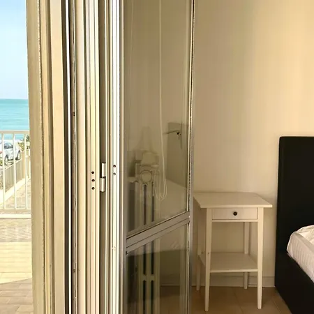 Trilocale Centro Fronte Mare - M223 *