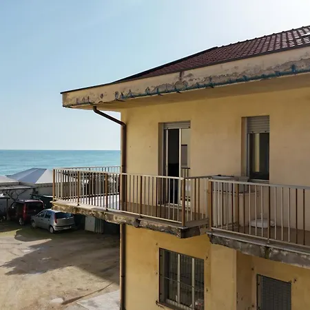 Trilocale Centro Fronte Mare - M223 * Marcelli